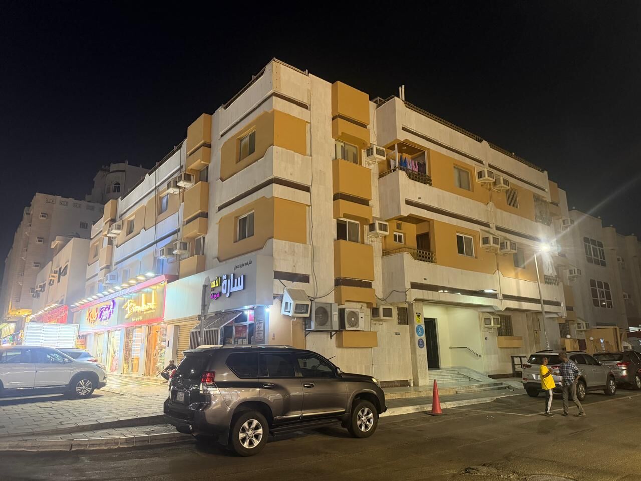 Al Aziziyah, Apartments, Flats, Houses & Villas, 4 BR,  4 BR, 4BHK+Hall +2 Washroom+ Kitchen: Rent Yearly 30,000