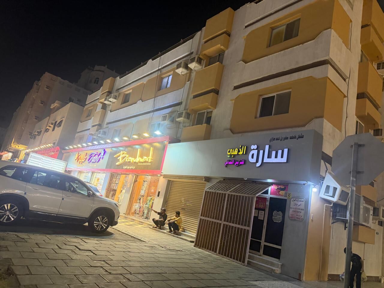 Al Aziziyah, Apartments, Flats, Houses & Villas, 4 BR,  4 BR, 4BHK+Hall +2 Washroom+ Kitchen: Rent Yearly 30,000