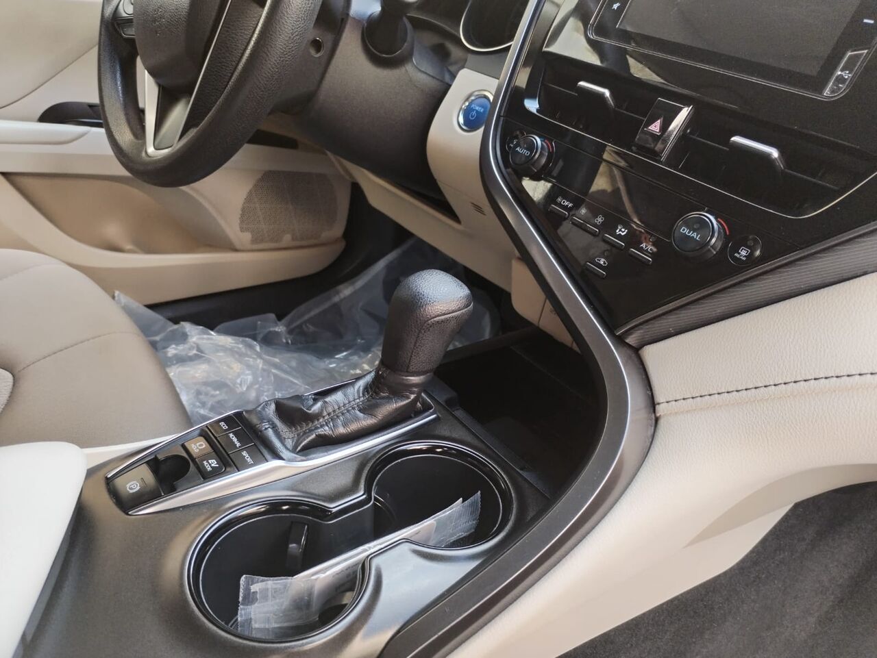 Riyadh, Vehicles, Cars & Trucks , SAR 79000,  Toyota Camry 2023 Hybrid LE,  2023,  Automatic,  76000 KM,  Toyota Camry  In Good Condition Second Use