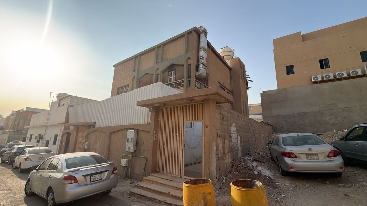 Al Malaz, Villas, SAR 25,  2 BHK Available In A Villa Portion First Floor In Malaz