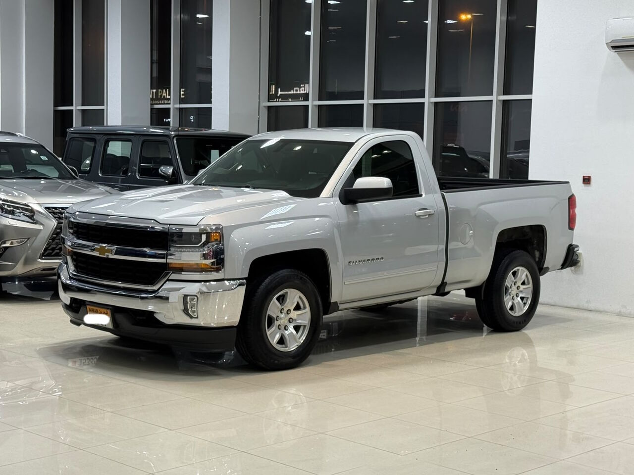 Manama, Vehicles, Cars & Trucks , BHD 7600,  Chevrolet Silverado LT,  2022,  Automatic,  114150 KM,   2018 (Silver)