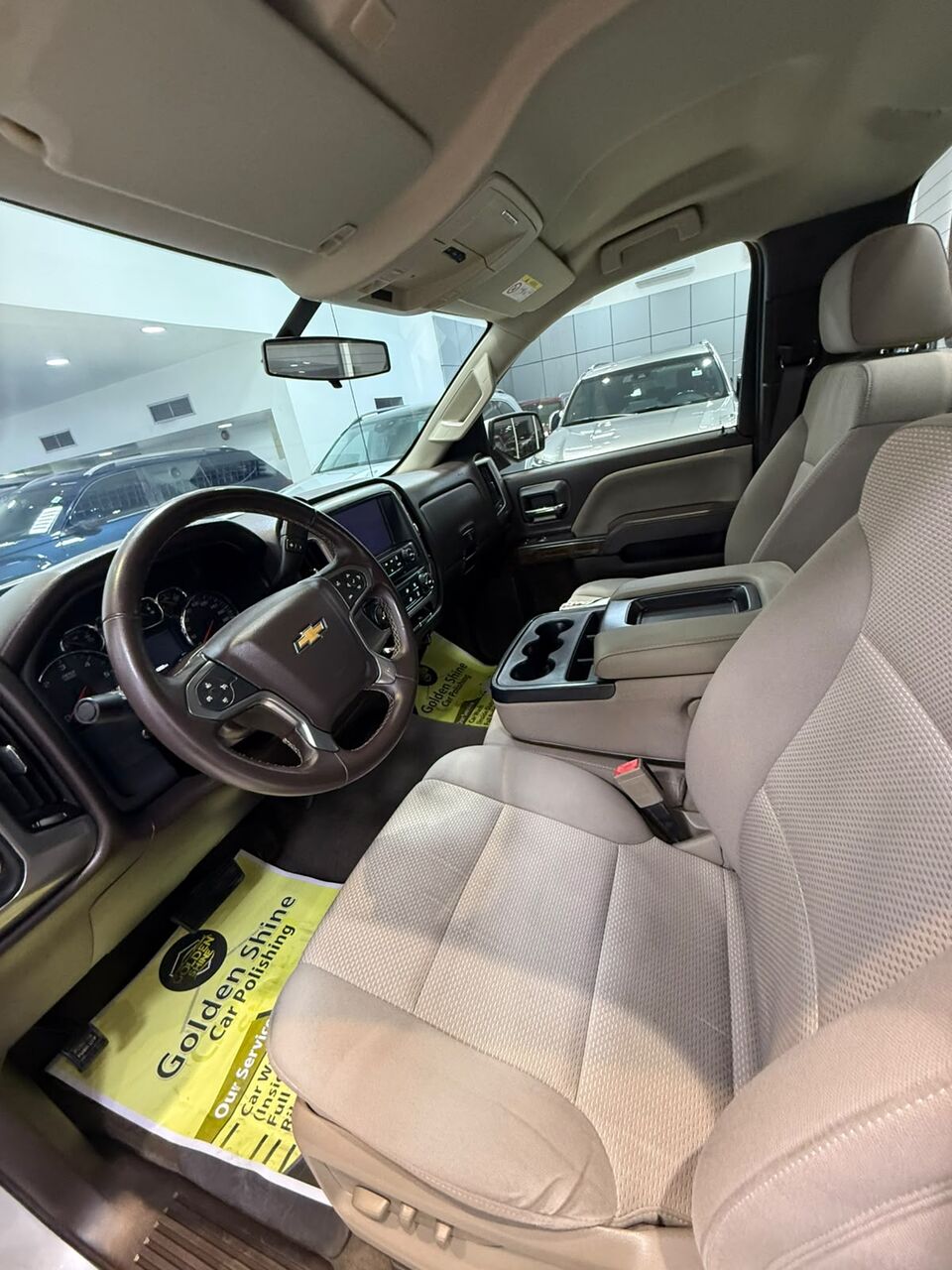 Manama, Vehicles, Cars & Trucks , BHD 7600,  Chevrolet Silverado LT,  2022,  Automatic,  114150 KM,   2018 (Silver)