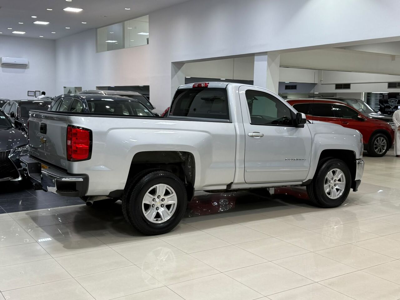Manama, Vehicles, Cars & Trucks , BHD 7600,  Chevrolet Silverado LT,  2022,  Automatic,  114150 KM,   2018 (Silver)
