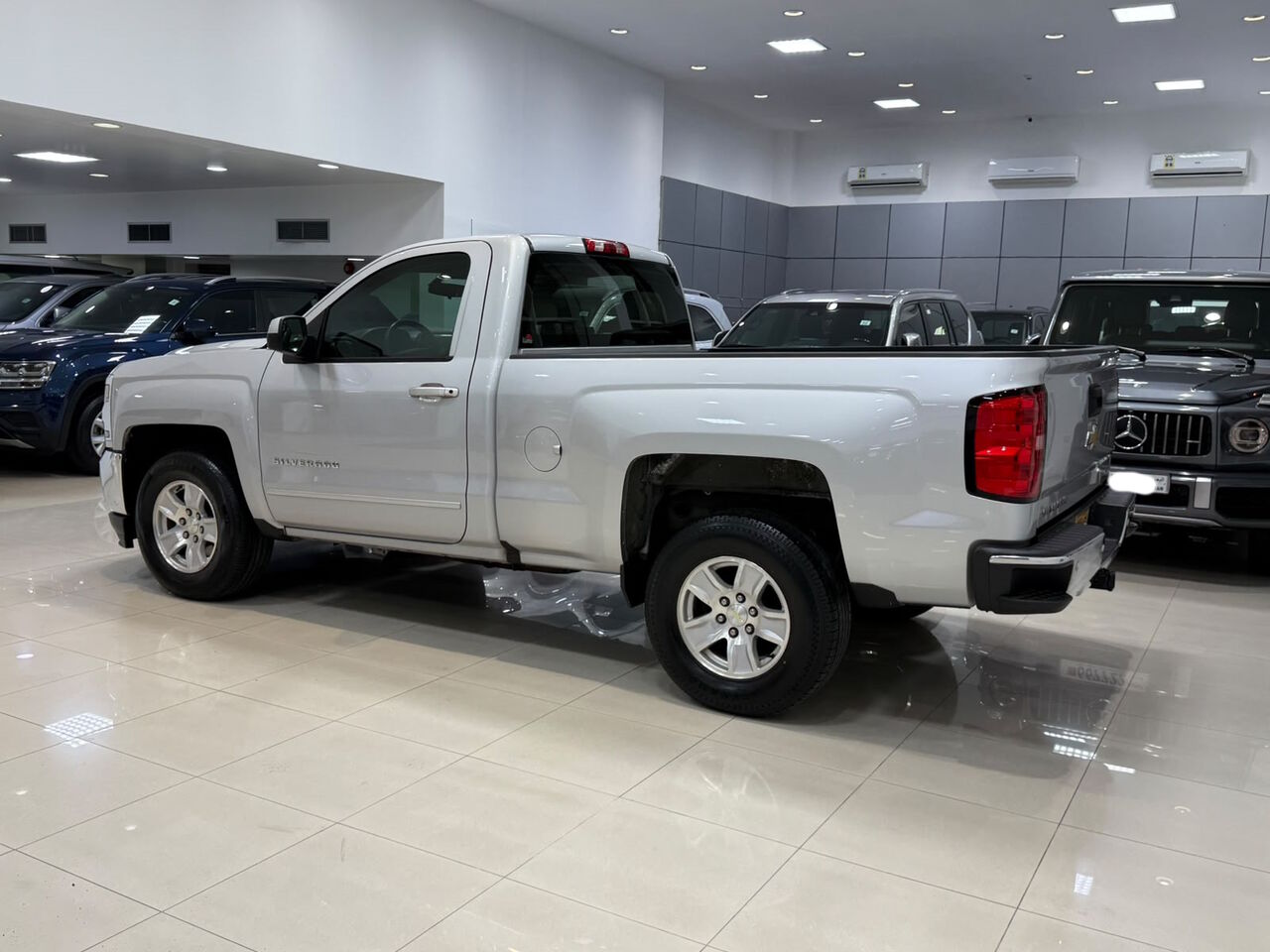 Manama, Vehicles, Cars & Trucks , BHD 7600,  Chevrolet Silverado LT,  2022,  Automatic,  114150 KM,   2018 (Silver)