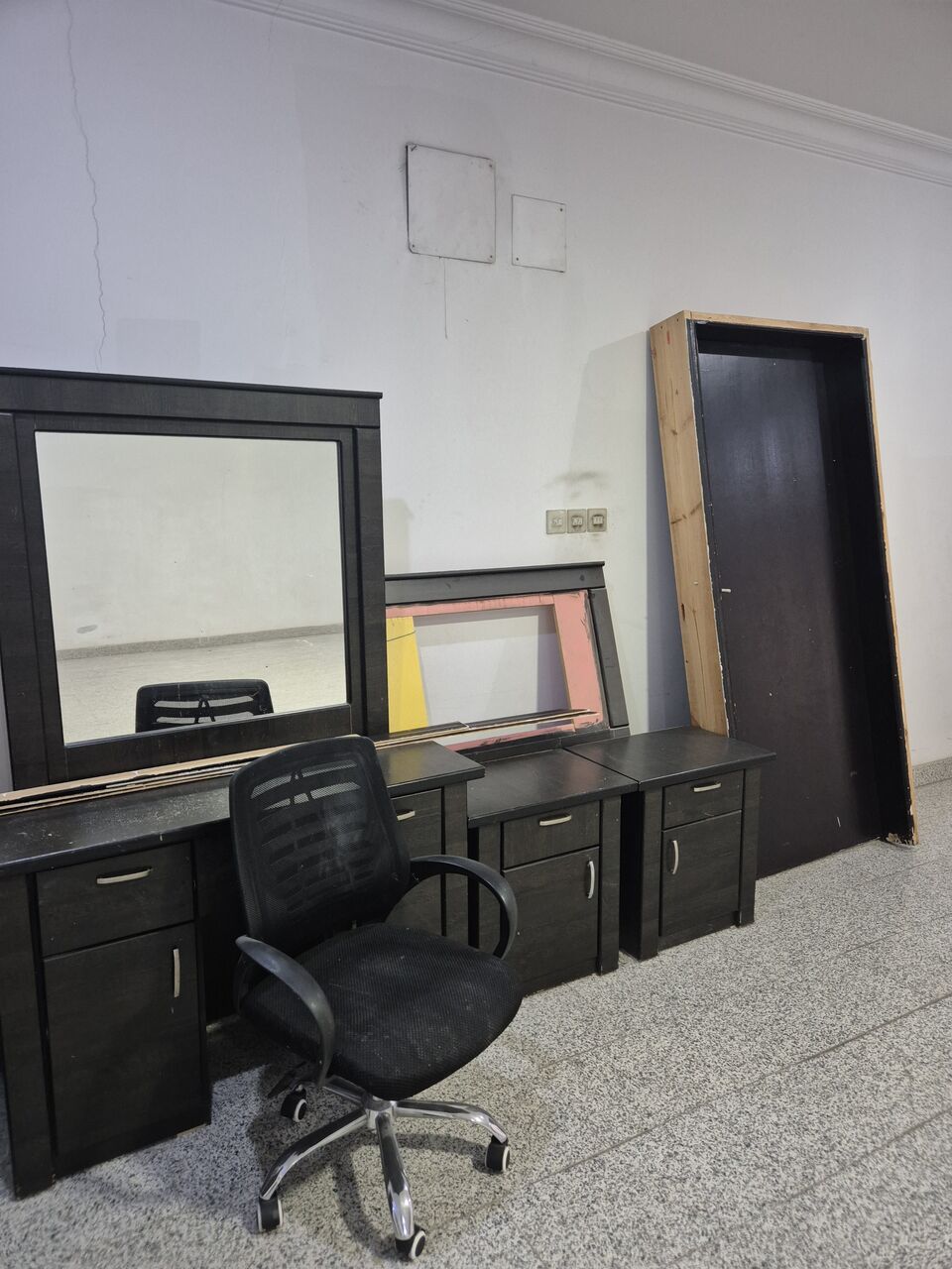 Al Mursalat, Furniture, Free Items