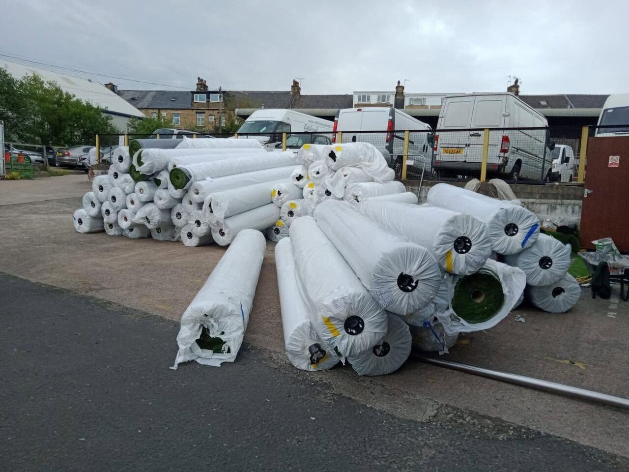 London, Household Items, GBP 27,  Bradford Warehouse Exclusive: Extra 10% Off 15mm Artificial Grass