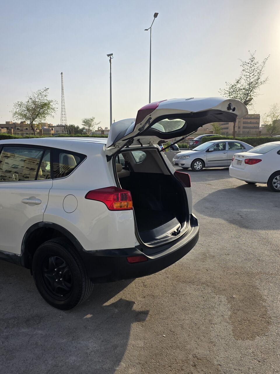 Riyadh, Vehicles, Cars & Trucks , SAR 46000,  Toyota RAV4,  2014,  Automatic,  198000 KM,  تويوتا راف فور