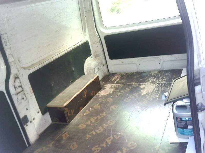 Zinj, Vehicles, Cars & Trucks , BHD 111,  Nissan Urvan Minibus - Goods Vehicle,  2014,  Manual,  400000 KM,  Excellent Condition - Urgent Sale