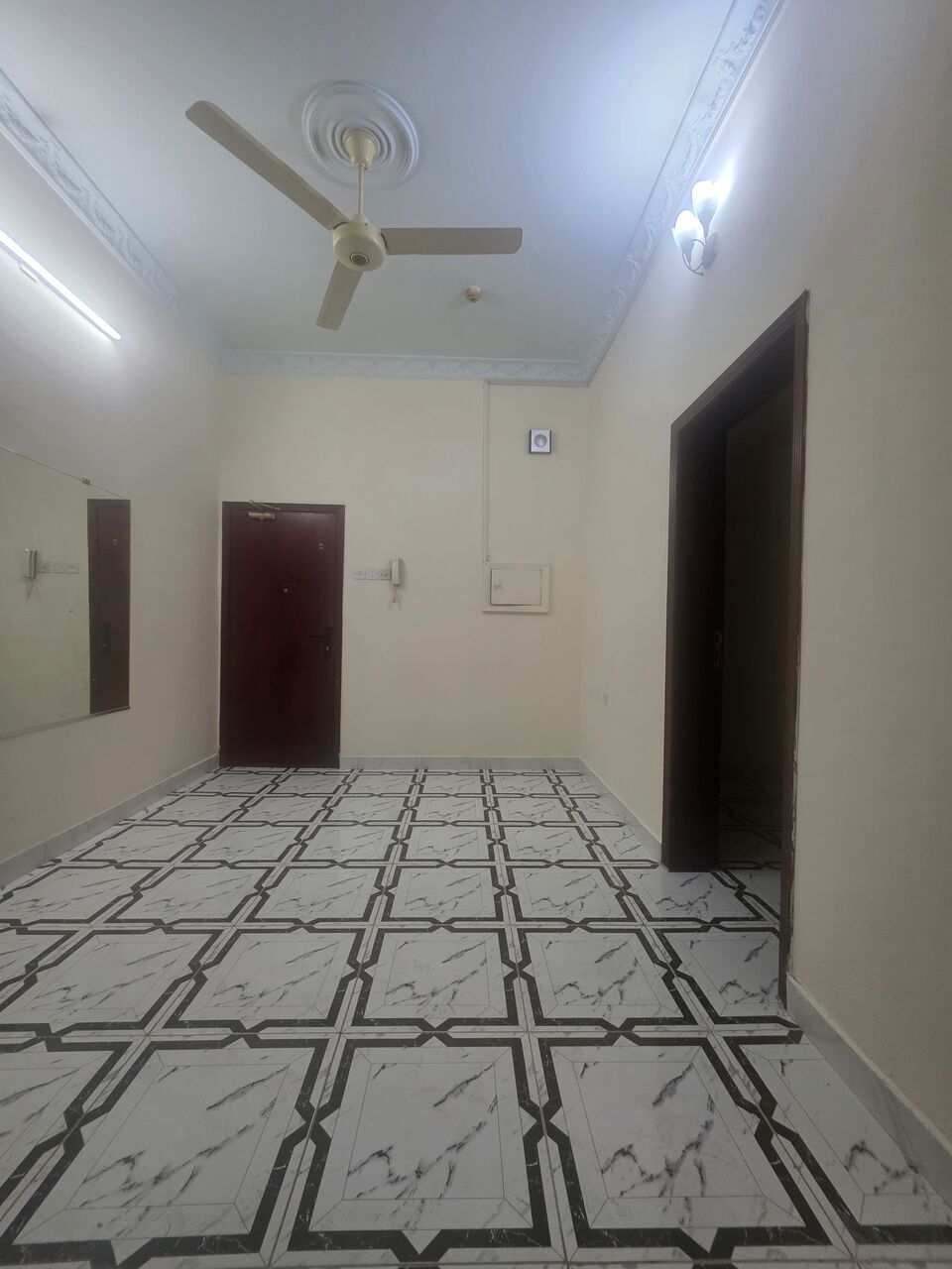 Gudaibiya, Apartments, Flats, Houses & Villas, BHD 200/month,  2 BR,  -Neet & Clean Semi Furnished 2 BHK Flat With Ewa @200/BD In Gudaibiya
