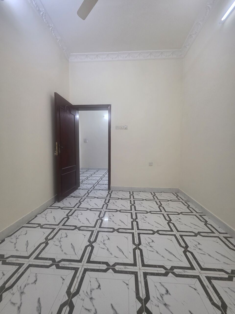 Gudaibiya, Apartments, Flats, Houses & Villas, BHD 200/month,  2 BR,  -Neet & Clean Semi Furnished 2 BHK Flat With Ewa @200/BD In Gudaibiya