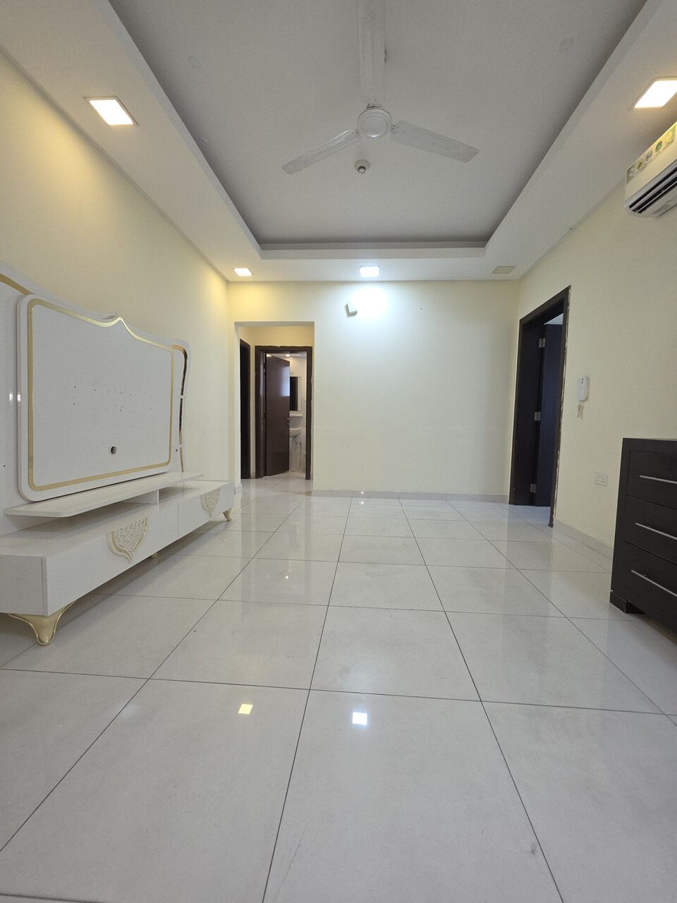 Hoora, Apartments, Flats, Houses & Villas, BHD 240/month,  2 BR,  -(Separate Water Meter) Semi Furnished 2 BHK Flat With Ewa @240/BD In Hoora