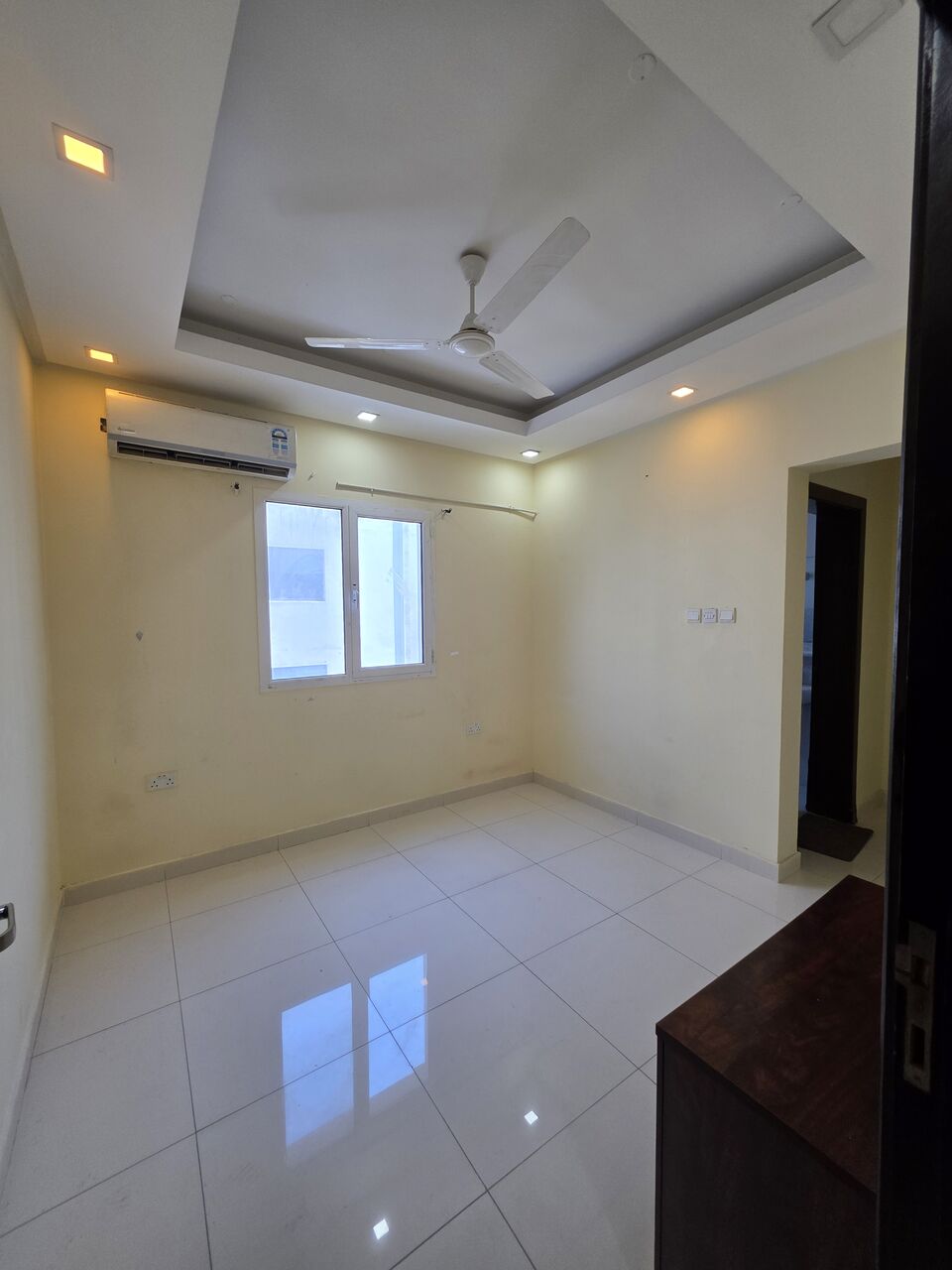 Hoora, Apartments, Flats, Houses & Villas, BHD 240/month,  2 BR,  -(Separate Water Meter) Semi Furnished 2 BHK Flat With Ewa @240/BD In Hoora