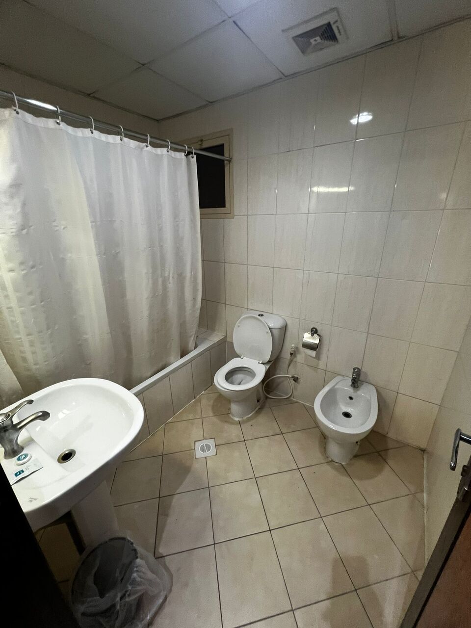 Juffair, Apartments, Flats, Houses & Villas, BHD 370/month,  Furnished,  2 BR,  120 Sq. Meter,  For Rent: A Large Apartment In Juffair. It Consists Of Two Bedrooms, Two Bathrooms, A Livi