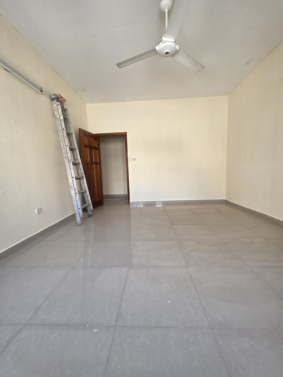 Hoora, Apartments, Flats, Houses & Villas, BHD 190/month,  2 BR,  - Very Spacious & Clean UN Furnished 2 BHK Balcony Flat Without Ewa 190/BD In Hoora
