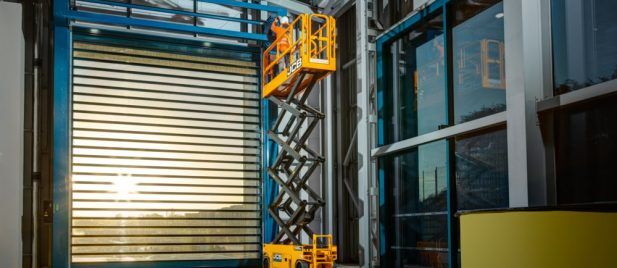 Abu Dhabi, Industrial Machinery, Electric Scissor Lifts & Manlift Solutions In UAE