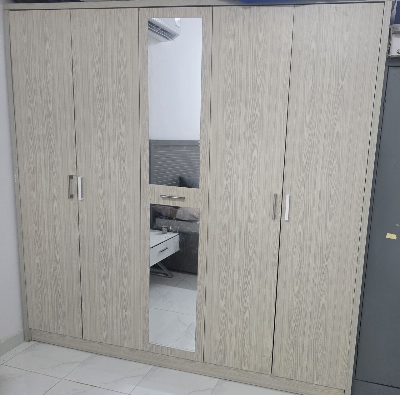 Al Malaz, Furniture, SAR 2000,  Urgent Sale - Household Items With Negotiable Price