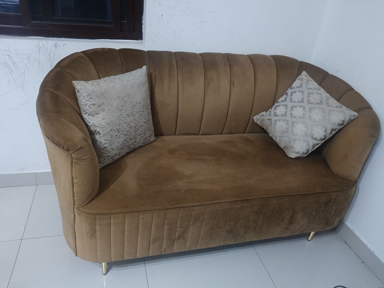 Zinj, Furniture, BHD 40,  2 Seater Strong Sofa, Neat And Clean, Delivery Available