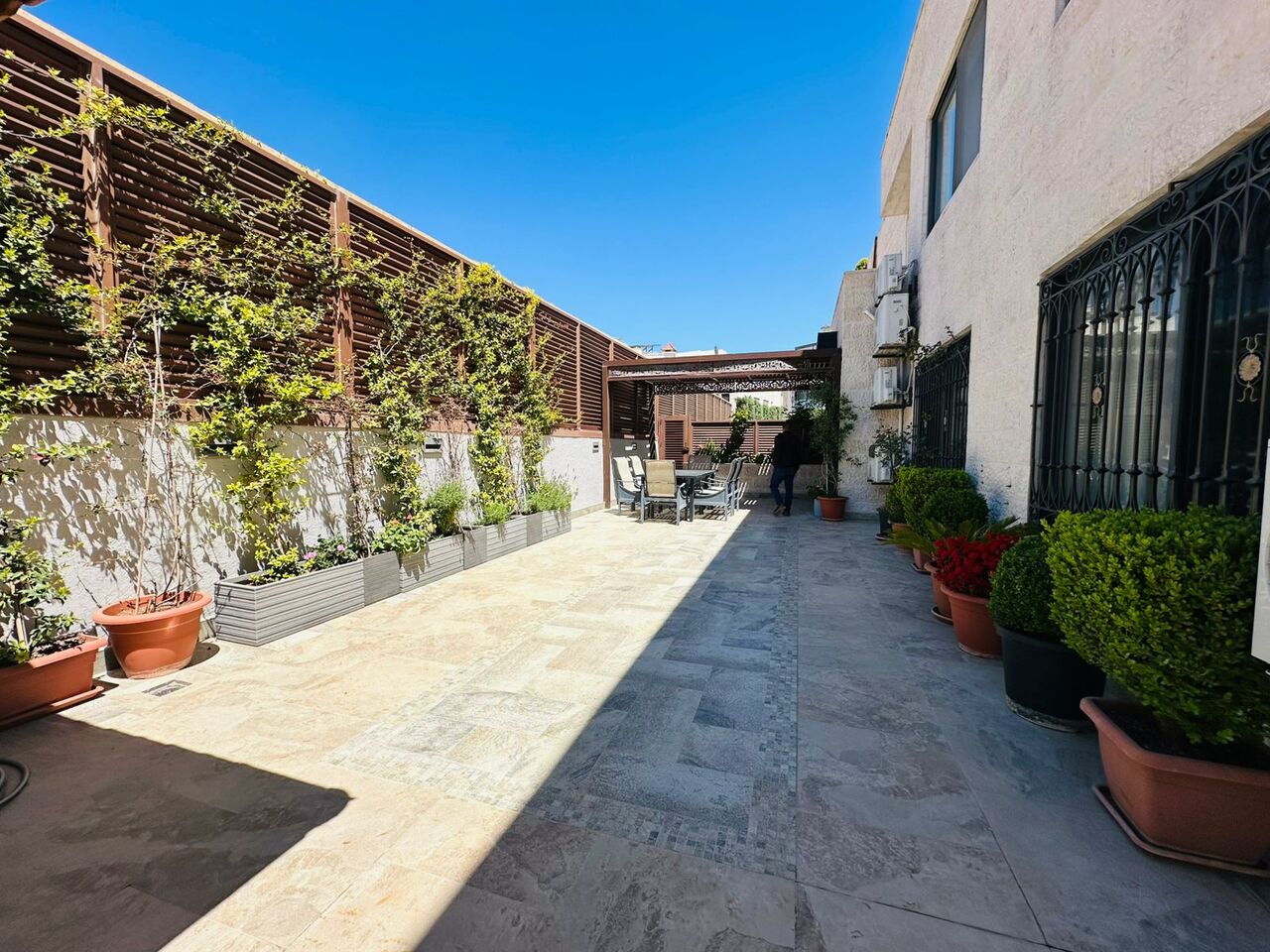 Abdoun, Apartments, Flats, Houses & Villas, JOD 25000/year,  Furnished,  3 BR,  200 Sq. Meter,  Ground Floor Apartment For Rent In Abdoun