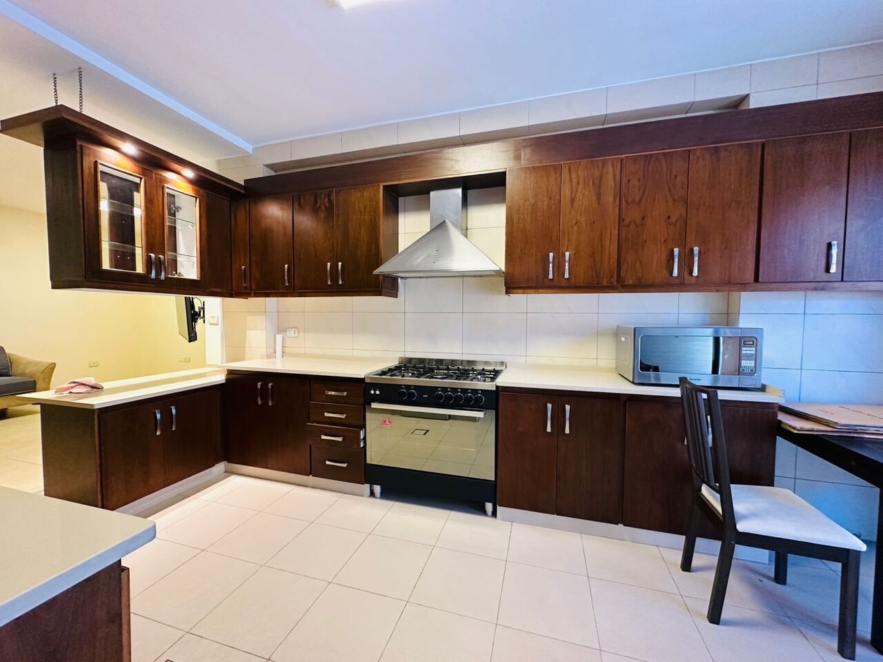 Abdoun, Apartments, Flats, Houses & Villas, JOD 25000/year,  Furnished,  3 BR,  200 Sq. Meter,  Ground Floor Apartment For Rent In Abdoun