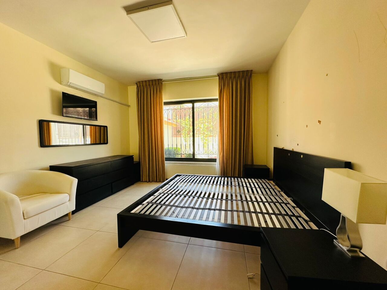 Abdoun, Apartments, Flats, Houses & Villas, JOD 25000/year,  Furnished,  3 BR,  200 Sq. Meter,  Ground Floor Apartment For Rent In Abdoun