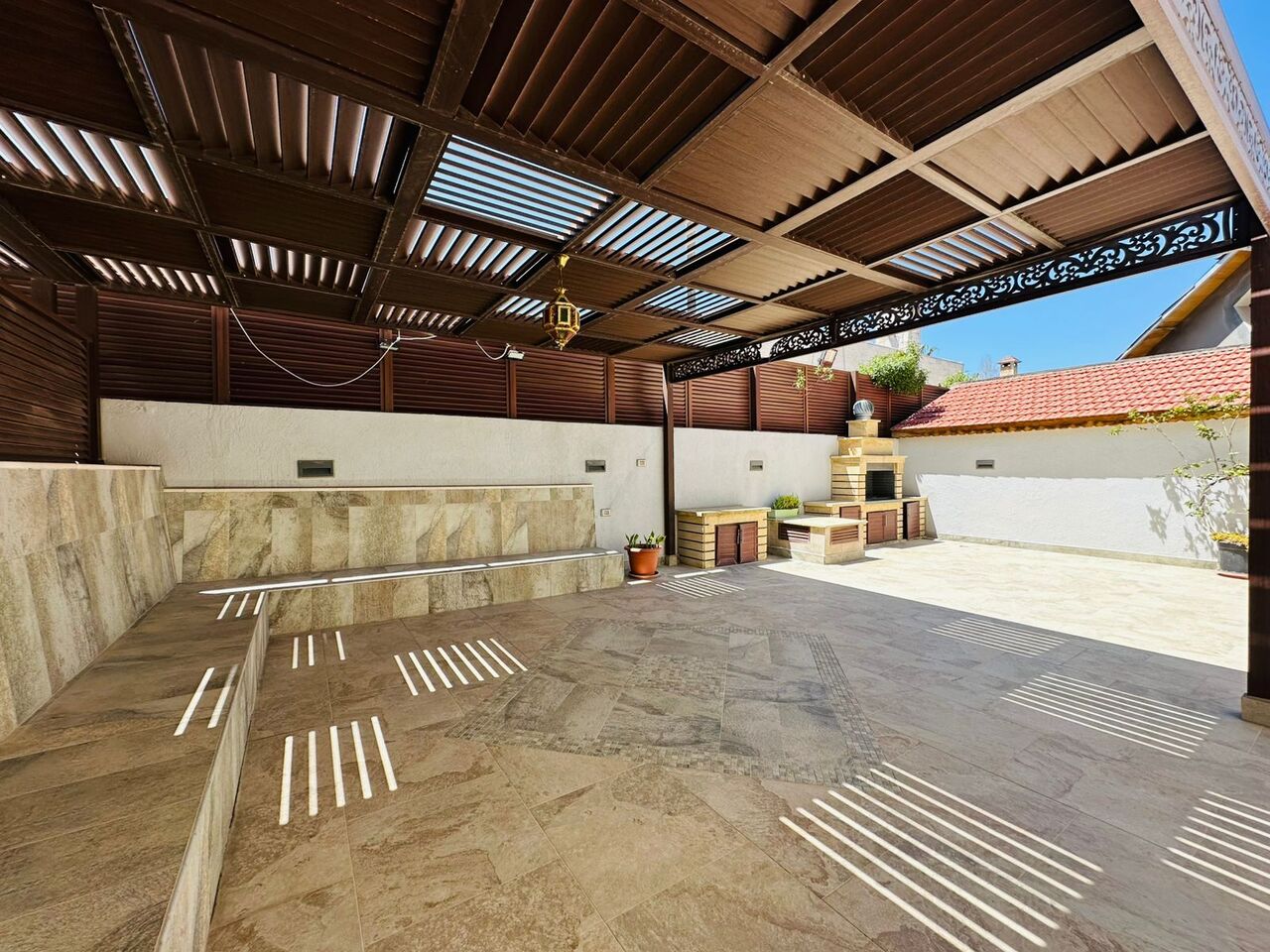Abdoun, Apartments, Flats, Houses & Villas, JOD 25000/year,  Furnished,  3 BR,  200 Sq. Meter,  Ground Floor Apartment For Rent In Abdoun