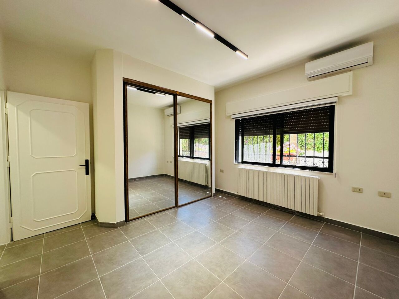 Abdoun, Apartments, Flats, Houses & Villas, JOD 25000/year,  3 BR,  230 Sq. Meter,  Apartment For Rent In Abdoun