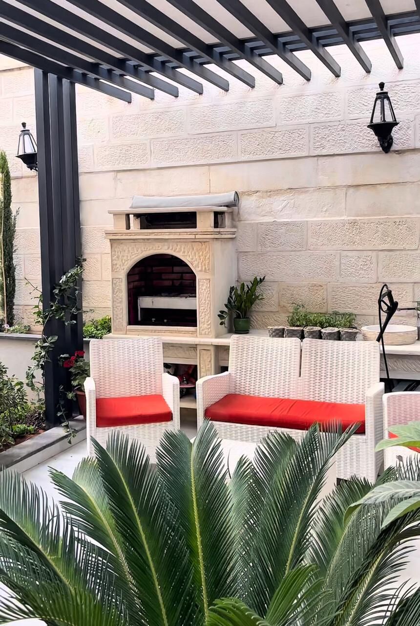Abdoun, Apartments, Flats, Houses & Villas, JOD 16000/year,  Furnished,  2 BR,  140 Sq. Meter,  Ground Floor Apartment For Rent In Abdoun