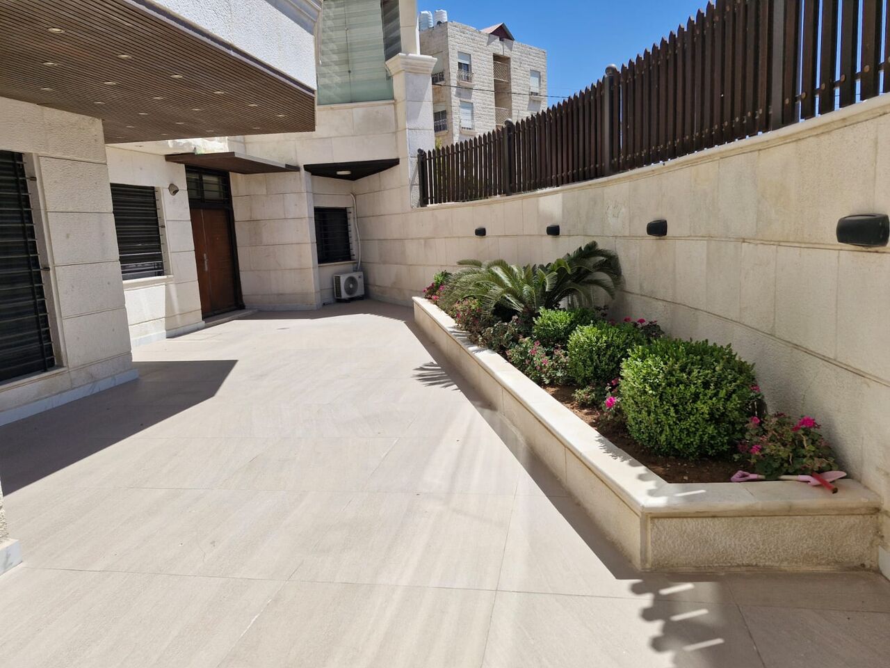 Amman, Apartments, Flats, Houses & Villas, JOD 16000/year,  4 BR,  200 Sq. Meter,  Semi Ground Apartment For Rent In Deir Ghubar