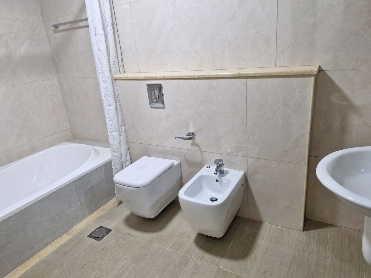 Amman, Apartments, Flats, Houses & Villas, JOD 16000/year,  4 BR,  200 Sq. Meter,  Semi Ground Apartment For Rent In Deir Ghubar