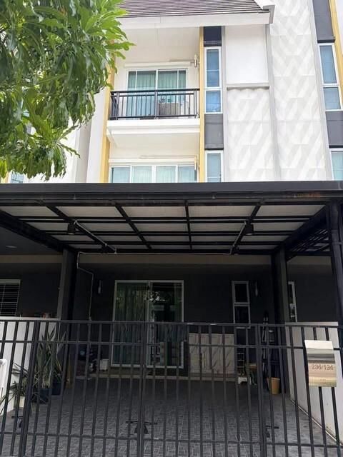 Bangkok, Real Estate For Sale, THB 4650000,  3 BR,  19 Sq. Feet,  ขายโฮมออฟฟิศ 3 ชั้น 167 ตร.ม. หมู่บ้านฟล