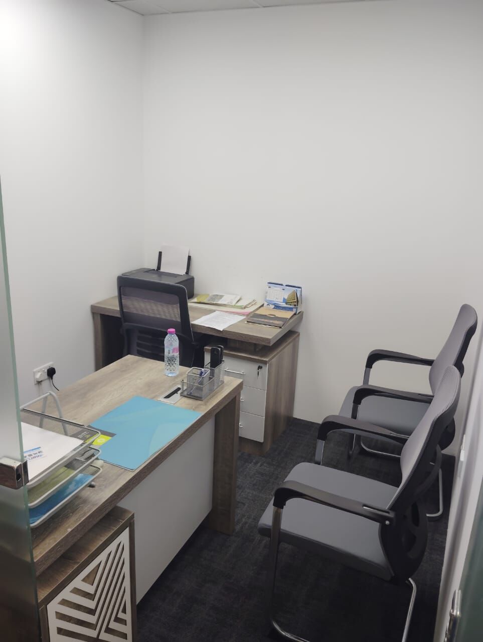 Dubai, Offices, AED 14999,  100 Sq. Feet,  Small Furnished Office Space Available For Rent In Dubai
