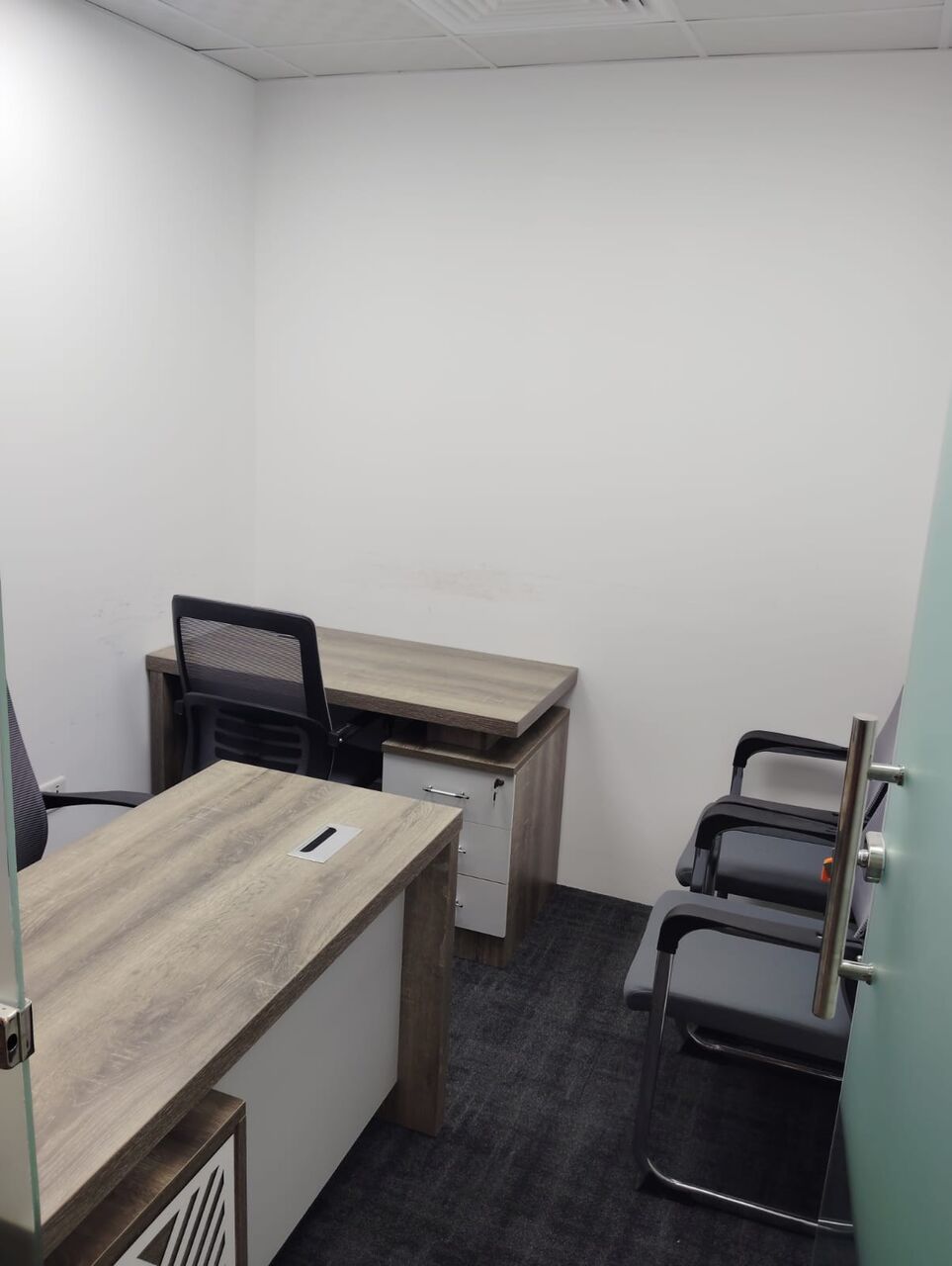 Dubai, Offices, AED 14999,  100 Sq. Feet,  Small Furnished Office Space Available For Rent In Dubai