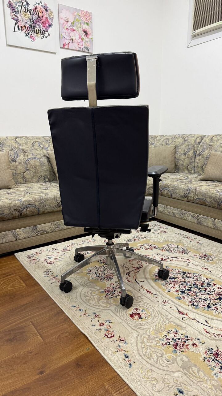 Riyadh, Furniture, SAR 95,  Heavy Duty Expensive Office Chair - Large Size (Final Throwaway Price 95 SR)