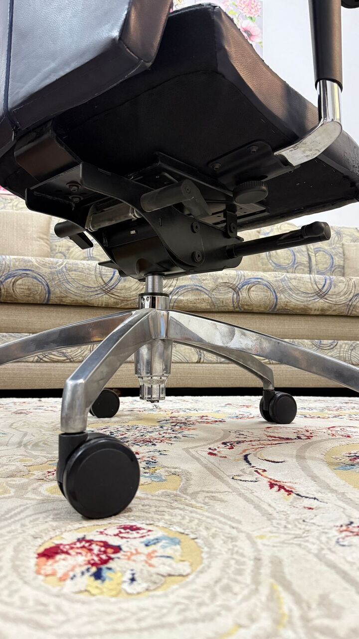 Riyadh, Furniture, SAR 95,  Heavy Duty Expensive Office Chair - Large Size (Final Throwaway Price 95 SR)