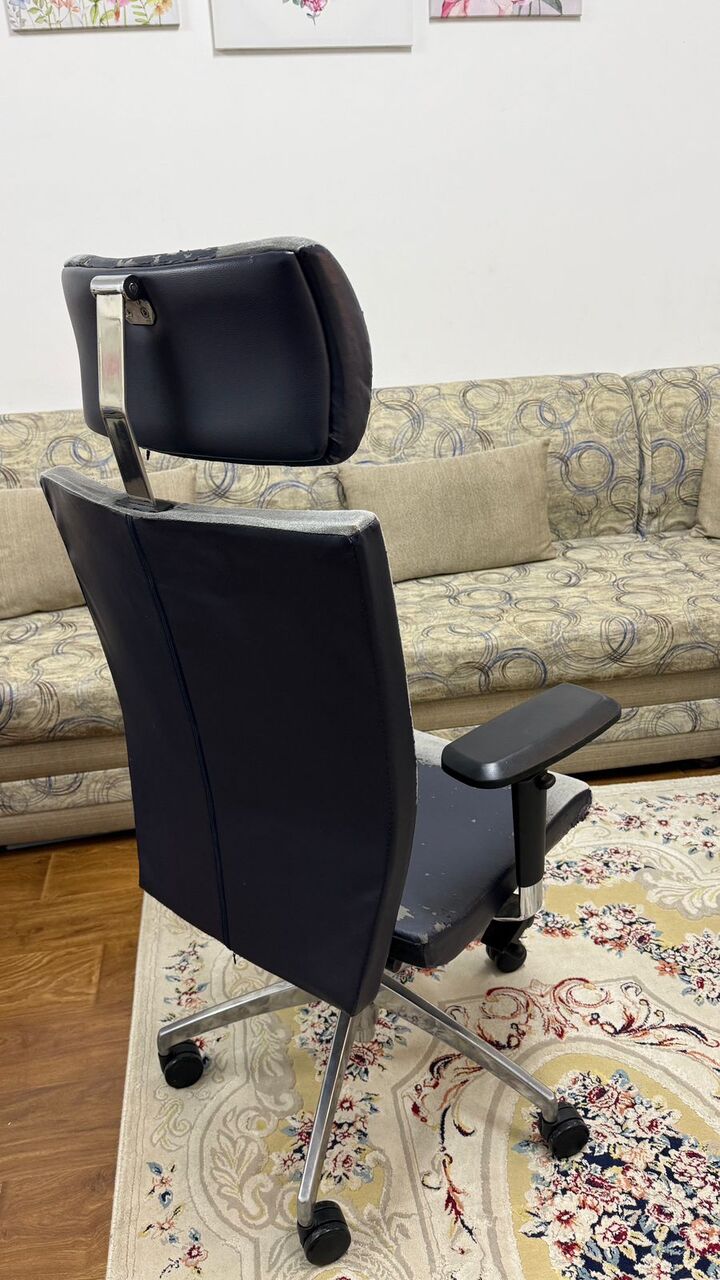 Riyadh, Furniture, SAR 95,  Heavy Duty Expensive Office Chair - Large Size (Final Throwaway Price 95 SR)