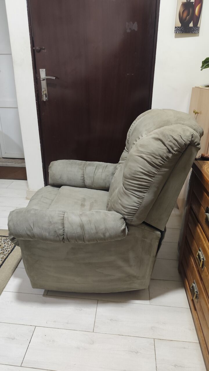 Al Malaz, Household Items, SAR 250,  Recliner (rocking Chair) For Sale