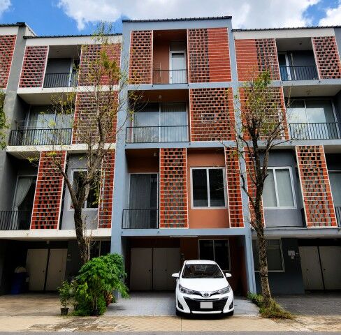 Bangkok, Villas, THB 32000,  0 Sq. Feet,  Contemporary Townhome For Rent | Siamese Blossom @ Fashion Island THB 32,000/month 3