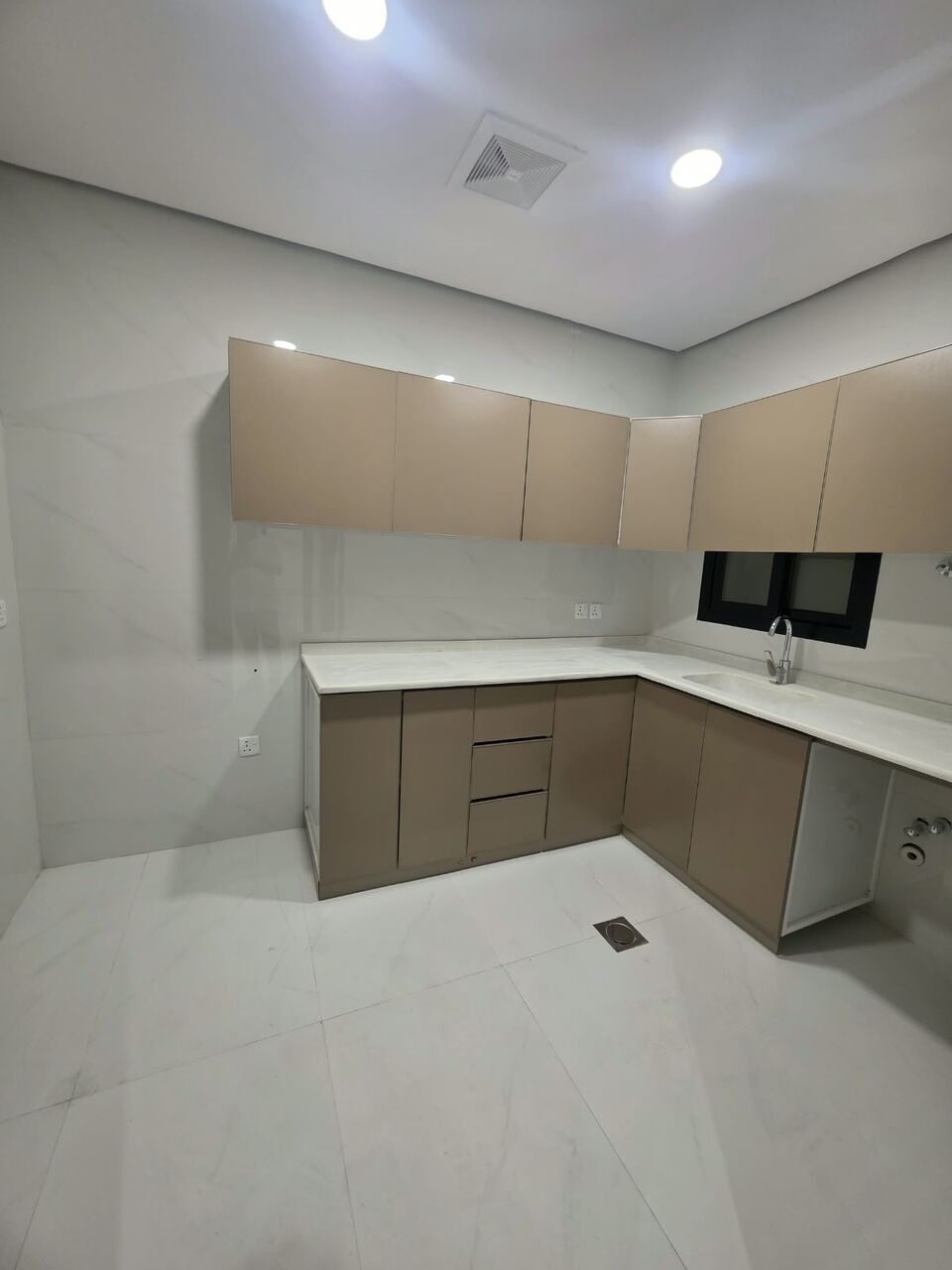 Khobar, Apartments, Flats, Houses & Villas, SAR 29600/year,  3 BR,  New Luxury 3 Bedrooms, A Hall, 2 Bathrooms, A Kitchen,with Air Conditioners And Elevator,p
