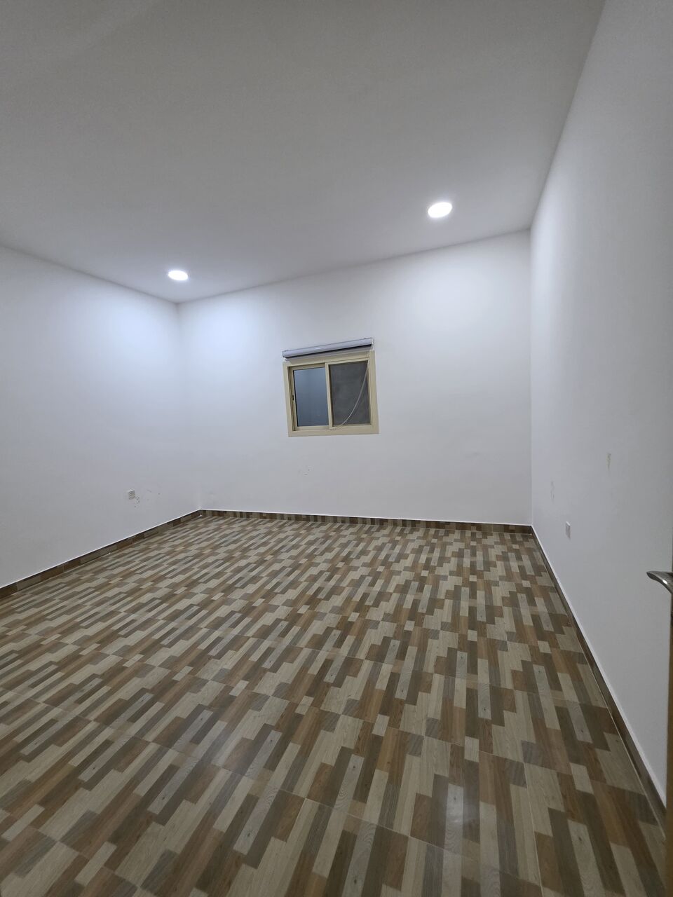 Hidd, Apartments, Flats, Houses & Villas, BHD 240,  2 BR,  Flat With Ewa And AC For Rent In Hidd