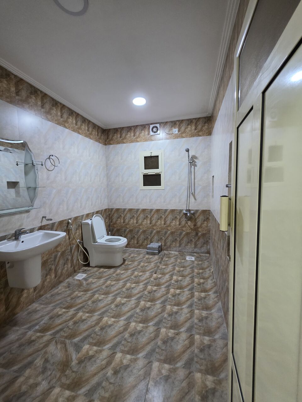 Hidd, Apartments, Flats, Houses & Villas, BHD 240,  2 BR,  Flat With Ewa And AC For Rent In Hidd