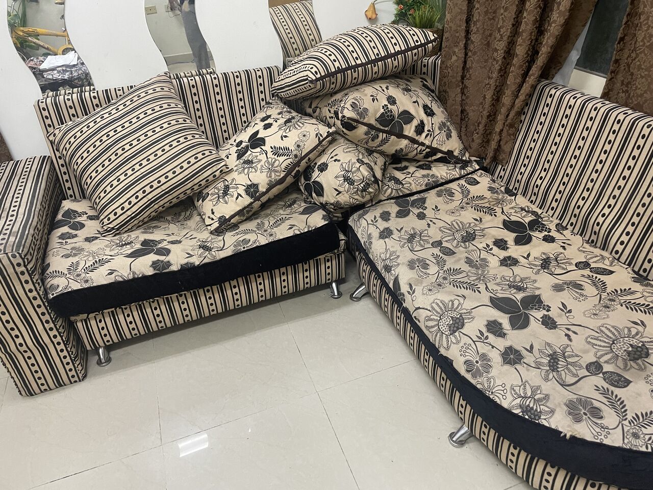 Jubail, Furniture, Sofa For Free