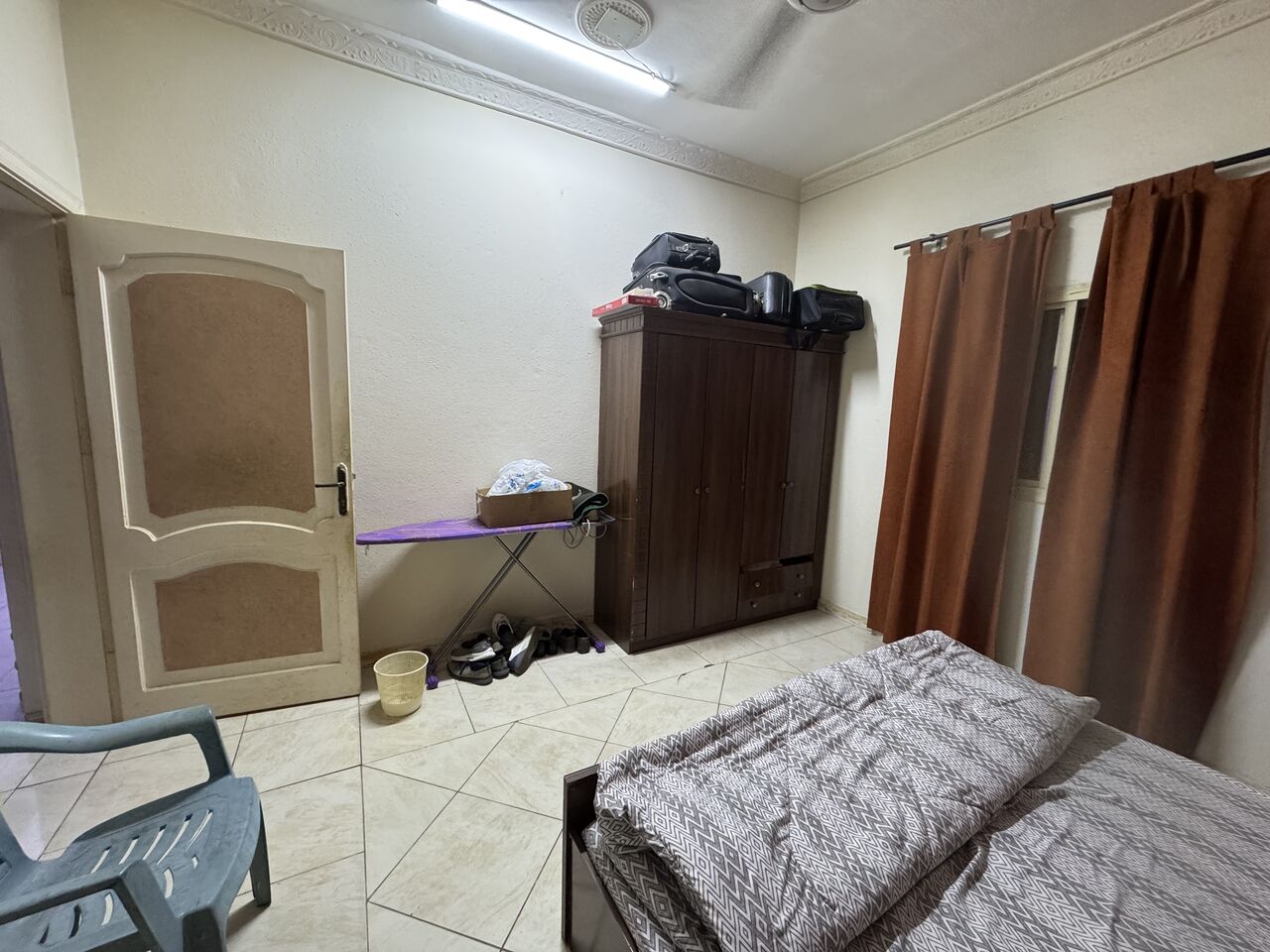 Jeddah, Rooms for Rent, SAR 1200/month,  Furnished Room Available For Decent Bachelor 0534423369