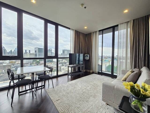 Bangkok, Villas, THB 70000,  1 Sq. Meter,  2 BR For Rent In Prime Location At The Monument Sanampao Near BTS