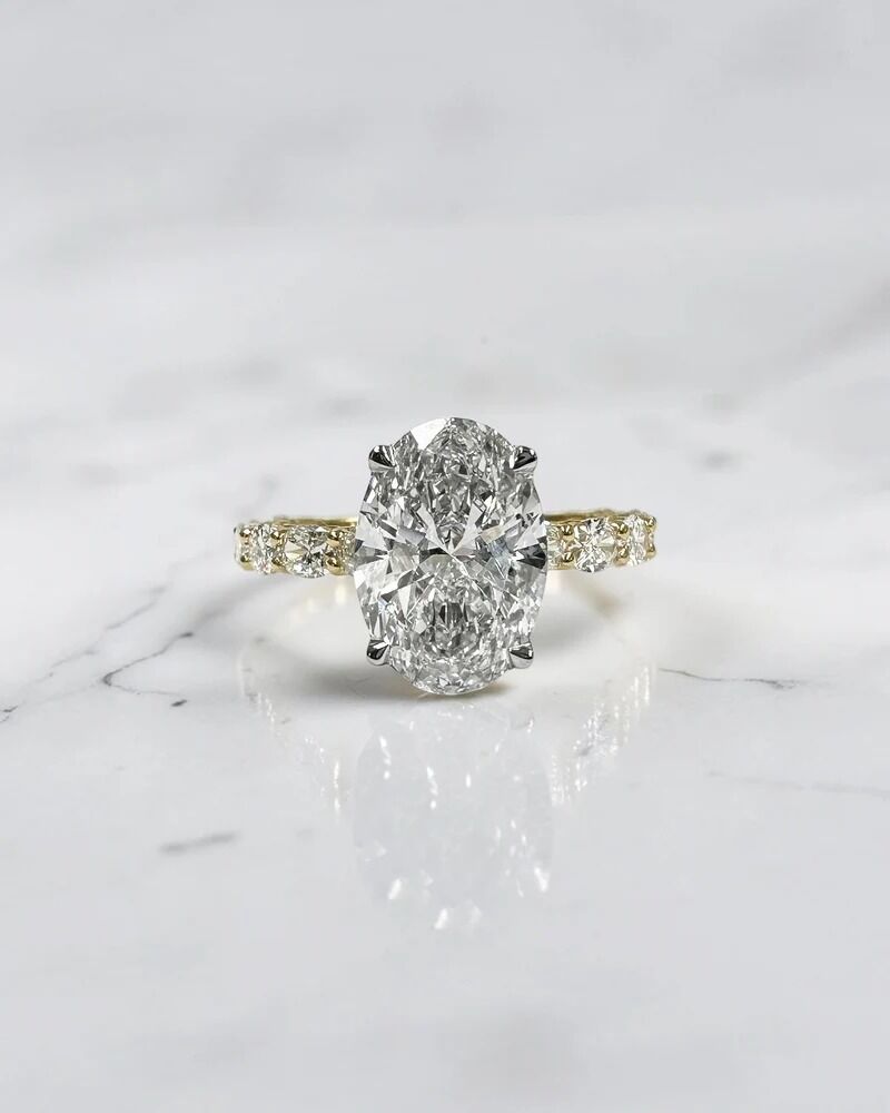London, Jewelry, GBP 4000,  Premium East West Oval Diamond Band Timeless Sparkle