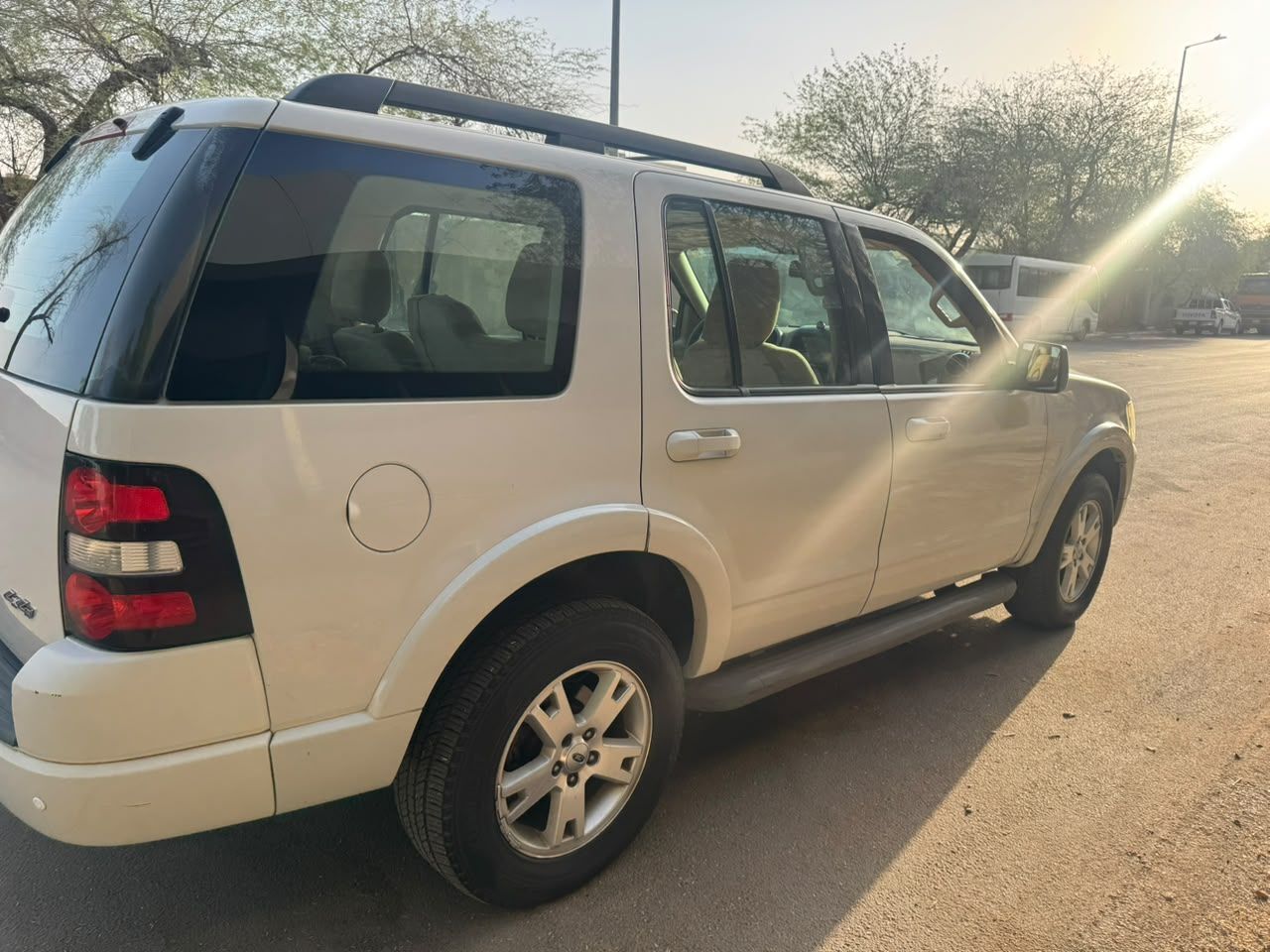 Riyadh, Vehicles, Cars & Trucks , SAR 14000,  Ford Explorer,  2010,  Automatic,  232500 KM,    Model, In Good Condition , AC Fully Working.