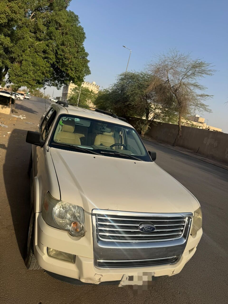 Riyadh, Vehicles, Cars & Trucks , SAR 14000,  Ford Explorer,  2010,  Automatic,  232500 KM,    Model, In Good Condition , AC Fully Working.