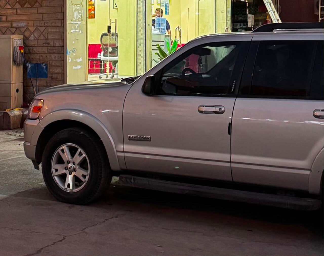 Riyadh, Vehicles, Cars & Trucks , SAR 9850,  Ford Explorer,  2008,  Automatic,  326700 KM,   FOR SALE