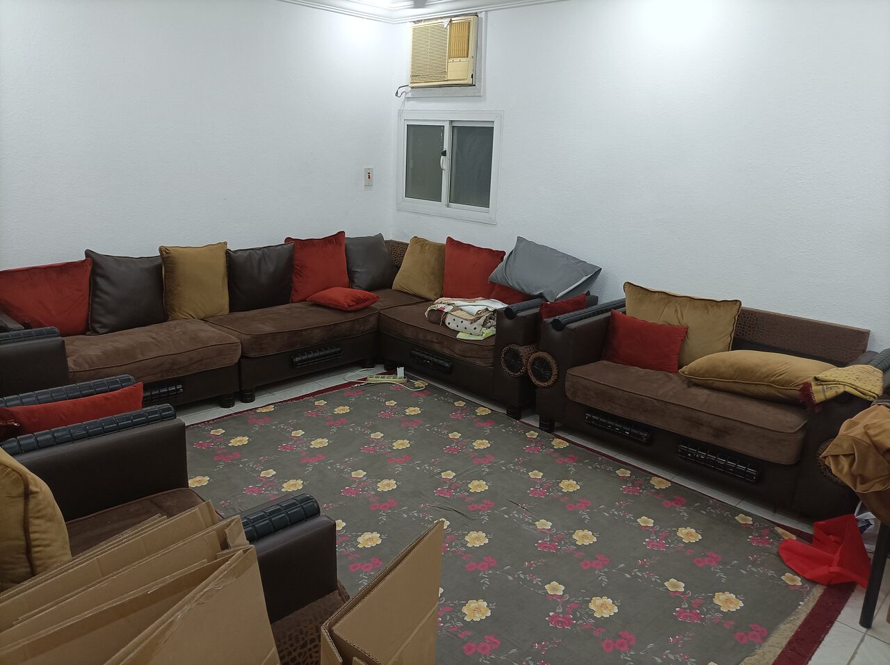 Jeddah, Furniture, SAR 300,  Good Condition 10 Seater Sofa Set