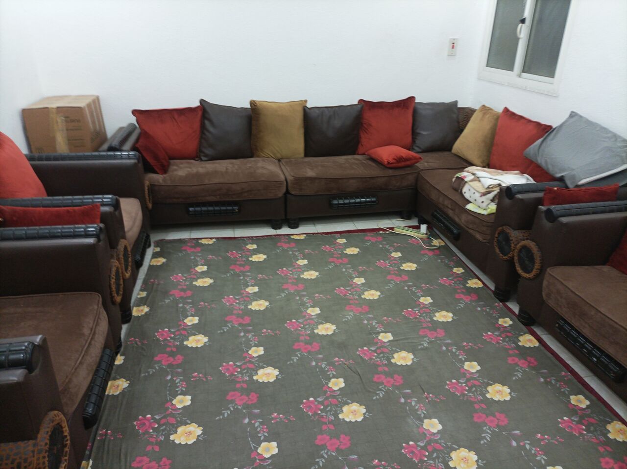 Jeddah, Furniture, SAR 300,  Good Condition 10 Seater Sofa Set