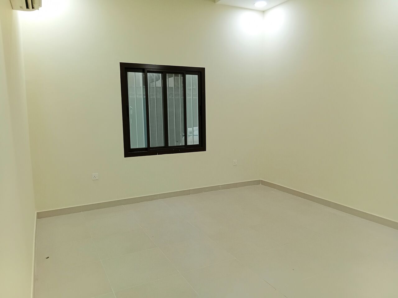 Tubli, Apartments, Flats, Houses & Villas, BHD 240/month,  Furnished,  2 BR,  Semi-Furnished | Tubli | BD30 EWA Limit | Split ACs | Parking | Security